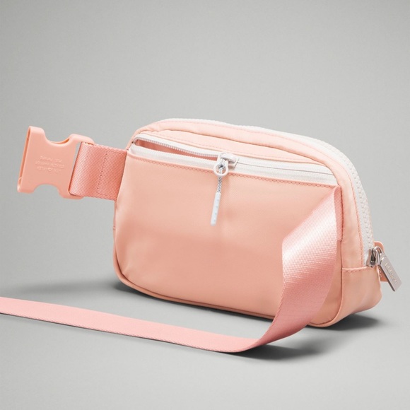🍋Lululemon Everywhere Belt Bag, NWT - Picture 3 of 12